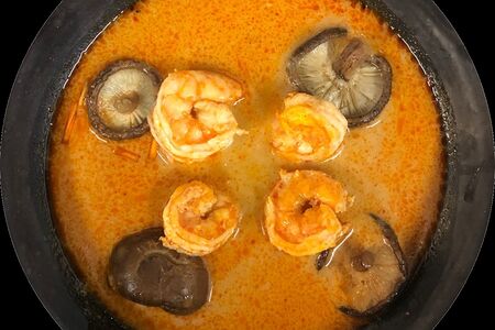 Том ям с креветками