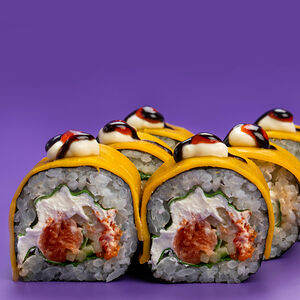 Ролл с лососем и сыром Чеддер