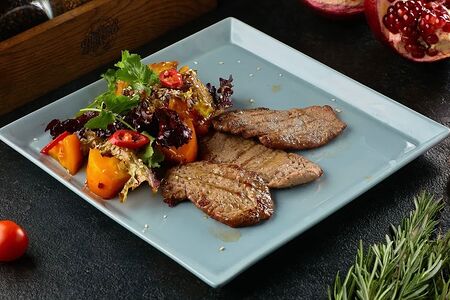 Теплый салат c баклажанами с крем чиз