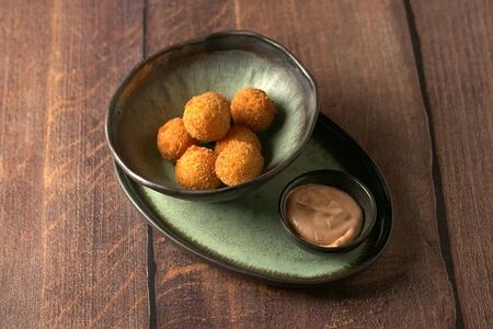 Сырные крокеты с халапеньо