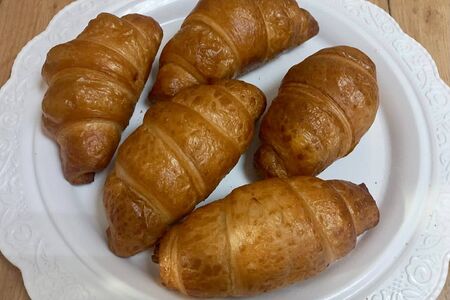 Круассан с вареной сгущенкой