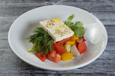 Салат с брынзой