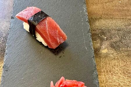 Суши с тунцом