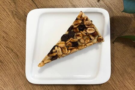 Чизкейк с арахисом и карамелью