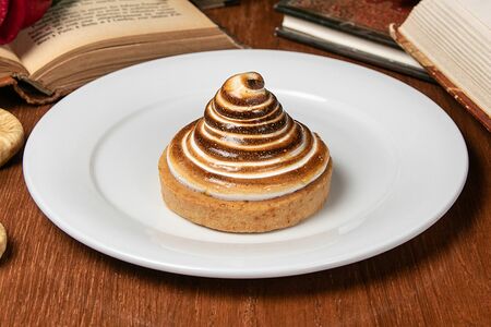 Тарталетка лимонная с меренгой