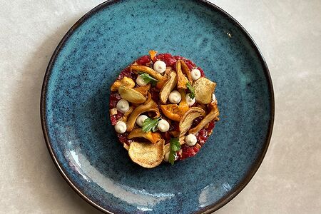 Тартар из говядины с лисичками