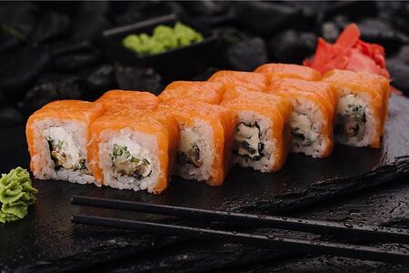 Ролл Филадельфия с мидиями