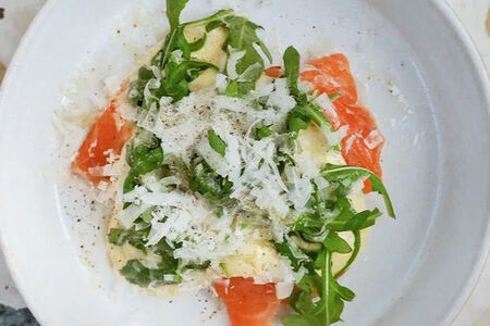 Драник, лосось, мусс из пармезана