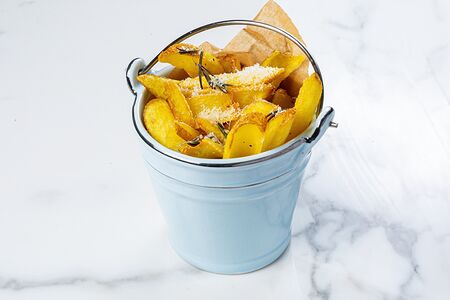 Картофель фри с пармезаном