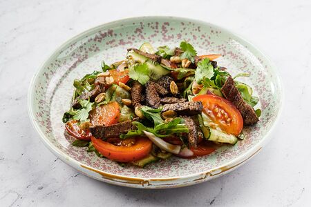 Тайский салат с говядиной