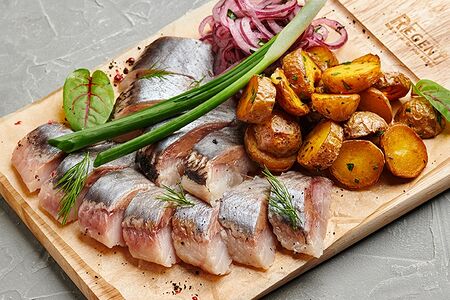 Сельдь с печеным картофелем