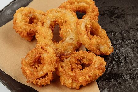 Хрустящие кольца кальмаров с соусом тартар