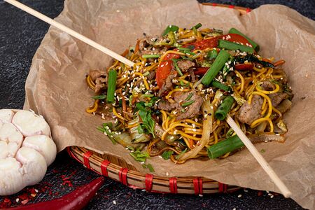 Рисовая лапша Ран со свининой