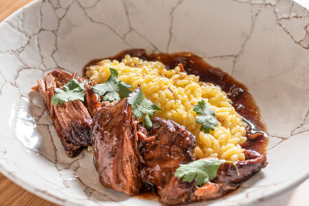 Томленая баранина со сливочным орзо