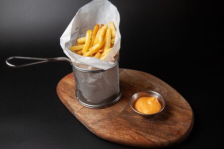 Картошечка фри с сырным соусом