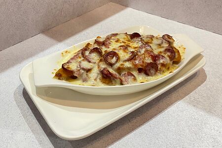 Запеченный картофель с колбасками