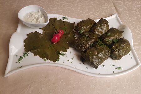 Долма в винoградных листьях