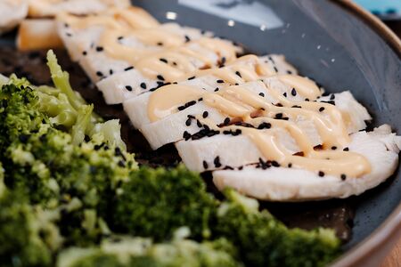 Куриная грудка с овощами на грибном соусе