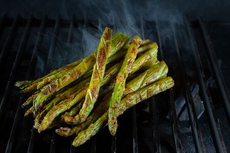 Спаржа на гриле