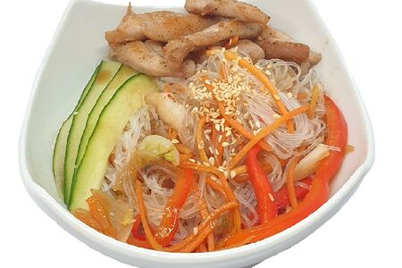 Фунчоза с курицей и овощами