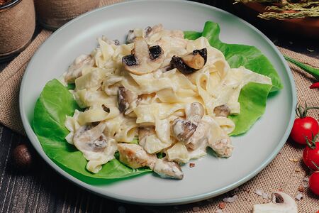 Паста Феттуччине с курицей и грибами