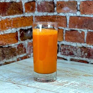 Свежевыжатый морковный сок