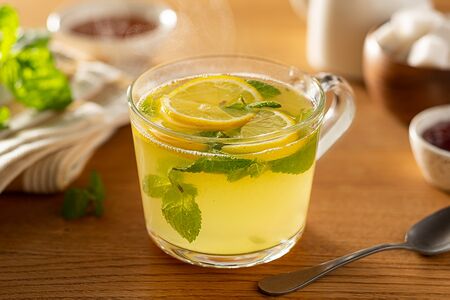 Лимонный чай с медом