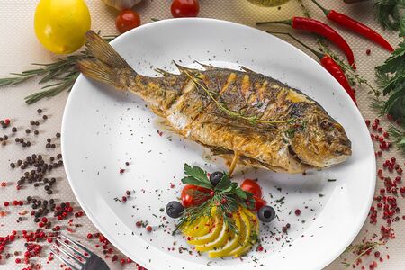 Дорадо жареная c гарниром