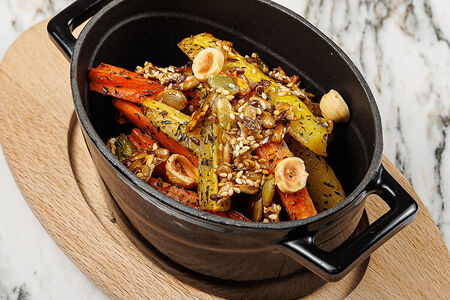 Глазированная морковь с крамблом из семян