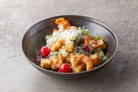 Cалат Цезарь с креветками