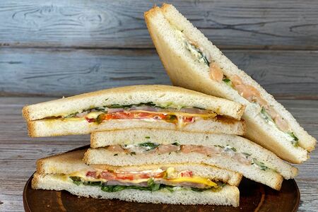 Сэндвич с красной рыбой