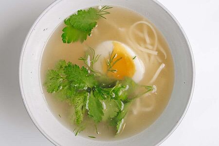 Куриный бульон с лапшой