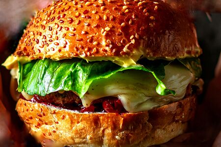 Бургер с камамбером