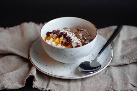 Рисовая каша на кокосовом молоке с пюре манго