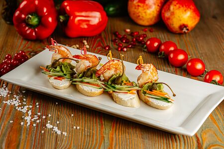 Брускетта с креветками