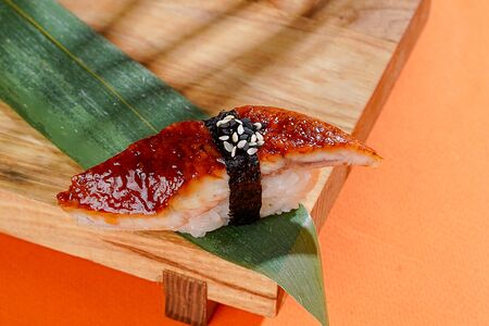 Суши Унаги с угрём