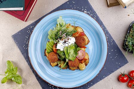 Картофельная вафля с фалафелем