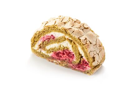 Фисташковый рулет с малиной