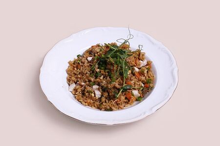 Жареный рис с курицей