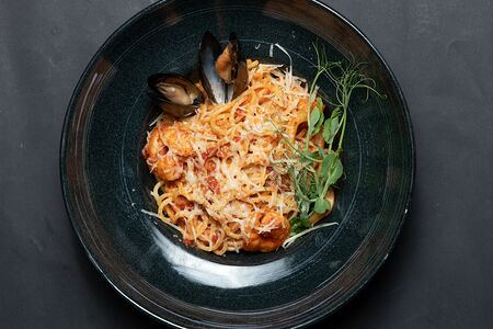 Средиземноморская паста с морепродуктами