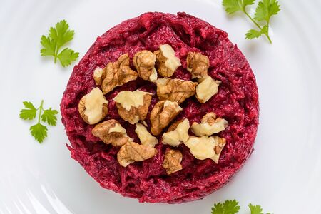 Салат с яблоком, свеклой и черносливом