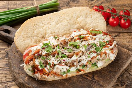 Шаурма в хлебе со свининой острая