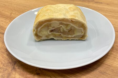 Штрудель с грушей