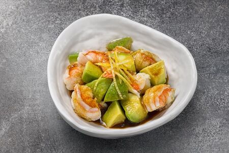 Креветки с авокадо