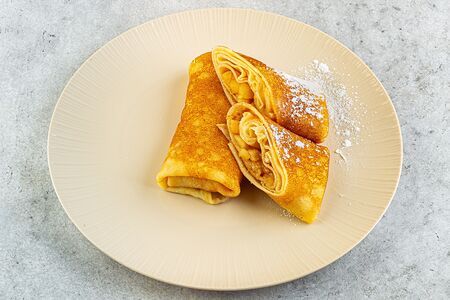 Блинчики с яблоком и корицей