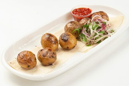 Молодой картофель на углях