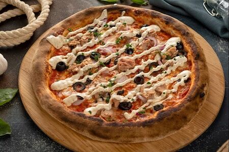 Пицца с тунцом