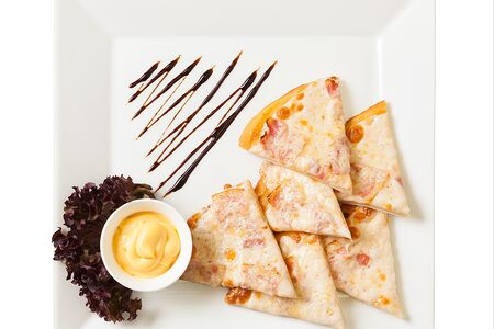 Сырные уголки с беконом