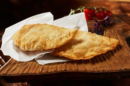 Чебурек с творогом и бананом