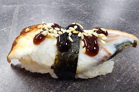 Суши с угрем